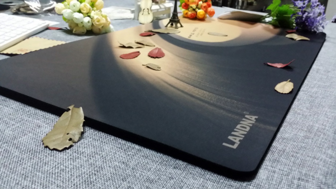 特大サイズのゴム製マウスパッド、お好みの画像やロゴをカスタム - Esports Gaming Table のレビューと価格