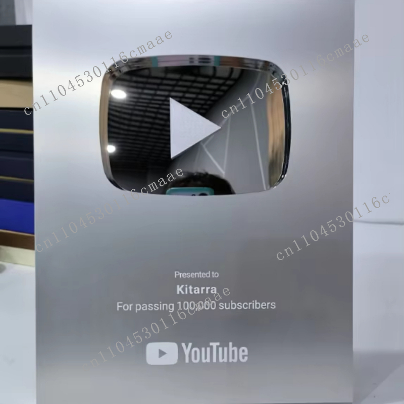 カスタム名入りYouTubeプレイボタン、シルバー、ゴールド - Esports Gaming Trophy のレビューと価格