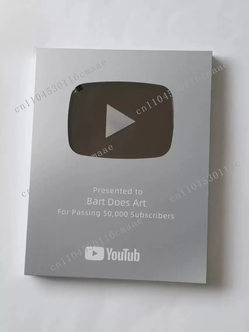YouTube プレイボタン ゴールド カスタムネーム アワ - Esports Gaming Trophy のレビューと価格